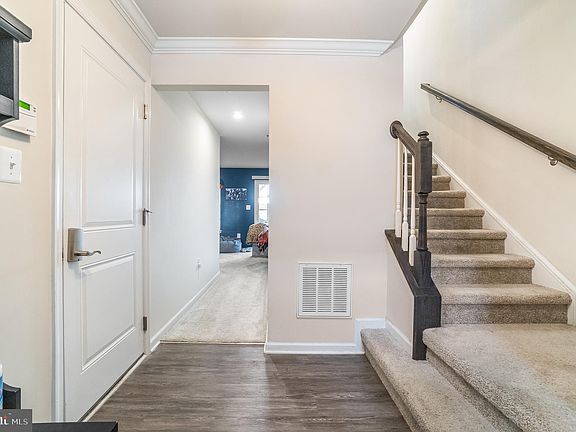 4th image of 406 Streamview Dr