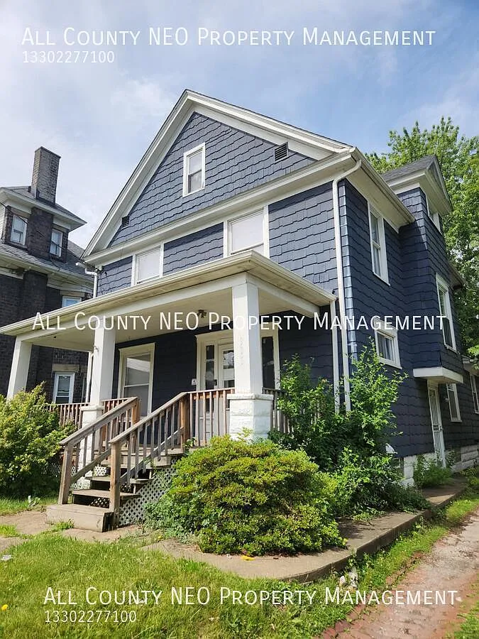 Uniquely laid out 3 bedroom, 1 bathroom home. — Photo 1