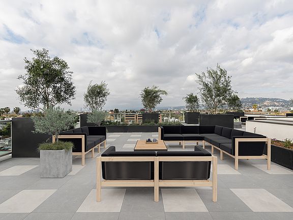 5th image of 6531 Melrose Ave #411