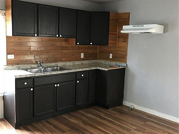 2nd image of 2553 W San Antonio St