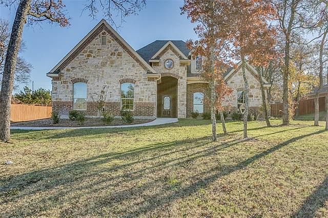 1st image of 202 Golden Arrow Dr