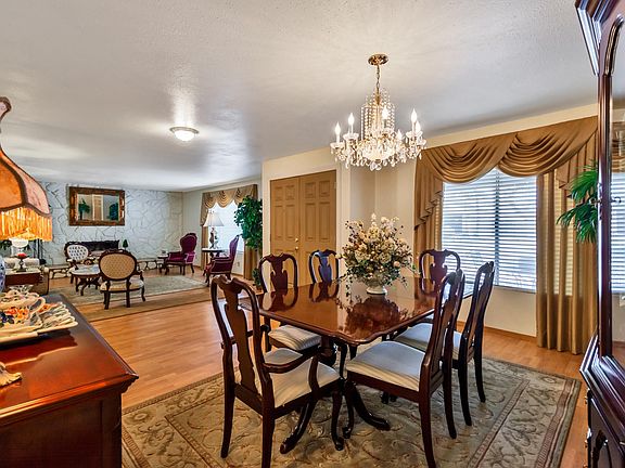 4-Formal Dining Room