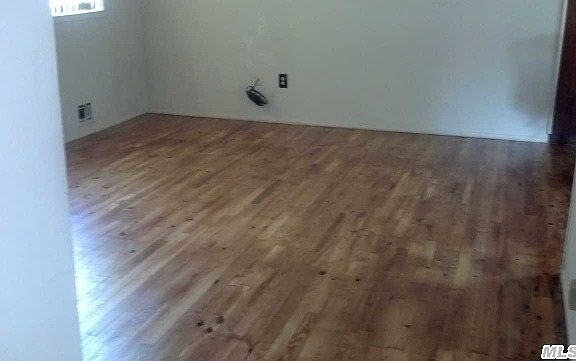 3rd image of 52 Garden City St