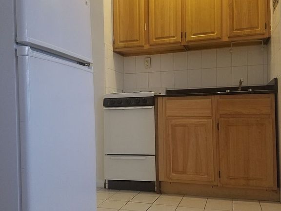 4th image of 140 E 17th St APT 1H