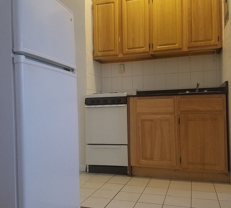 2nd image of 140 E 17th St APT 6H
