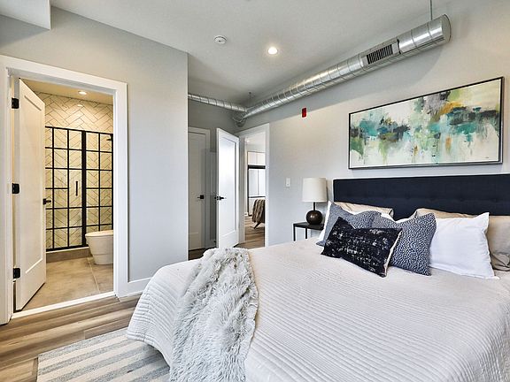5th image of 1612 Cambridge St Unit 205