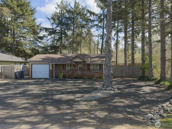 552 Puffin Avenue NE, Ocean Shores, WA 98569