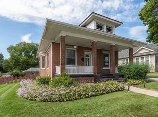 302 McClure Ave, Elgin, IL 60123