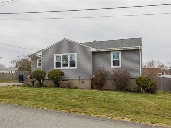 100 Evergreen Ave, Tiverton, RI 02878