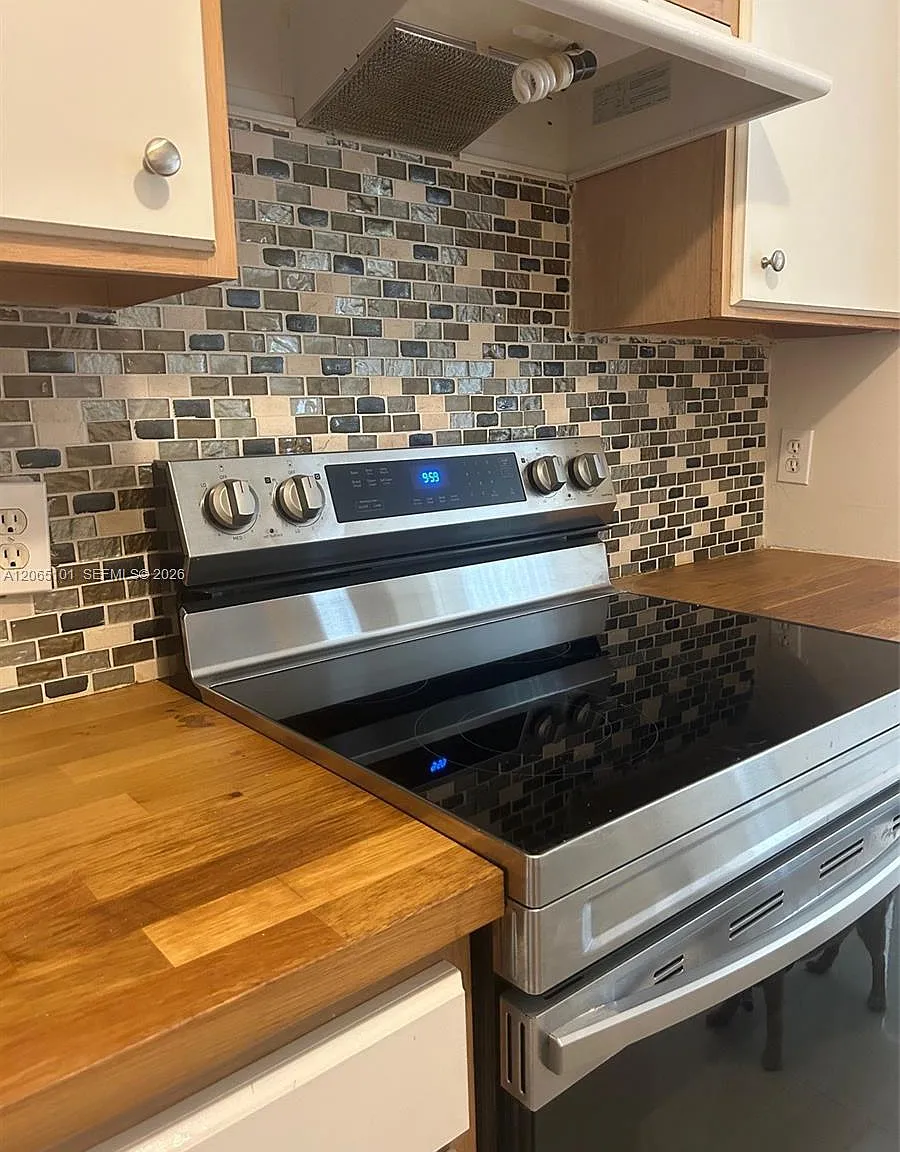 Casablanca Isles Condo — Photo 4