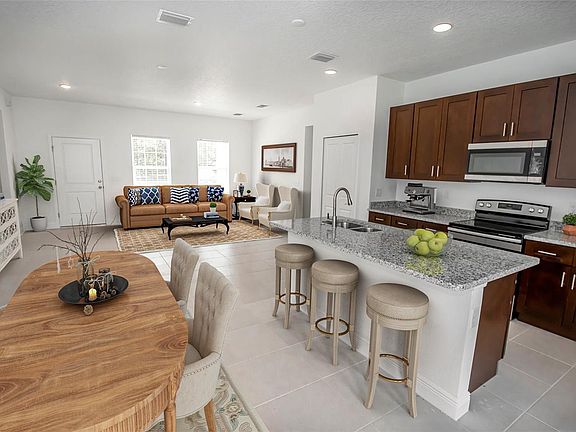 4th image of 493 Marion Oaks Blvd