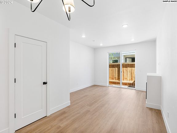 5th image of 6677 N Fessenden St #15