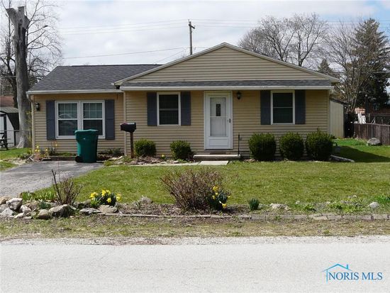 1408 1/2 Washington St, Genoa, OH 43430