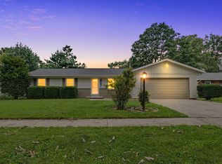 2312 Blackthorn Dr, Champaign, IL 61821