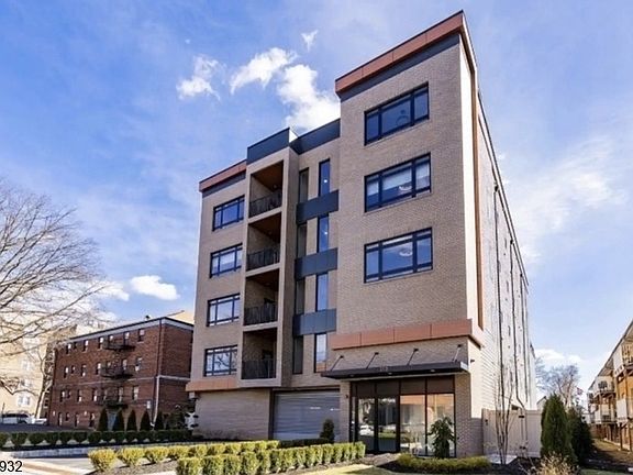 2nd image of 310 W Jersey St #404