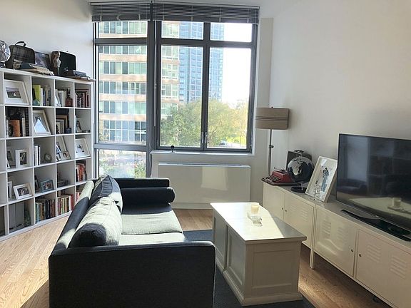 4th image of 4610 Center Blvd APT 201