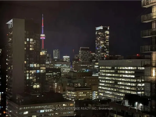 37 Grosvenor St Unit 610, Toronto, ON M4Y 3G5