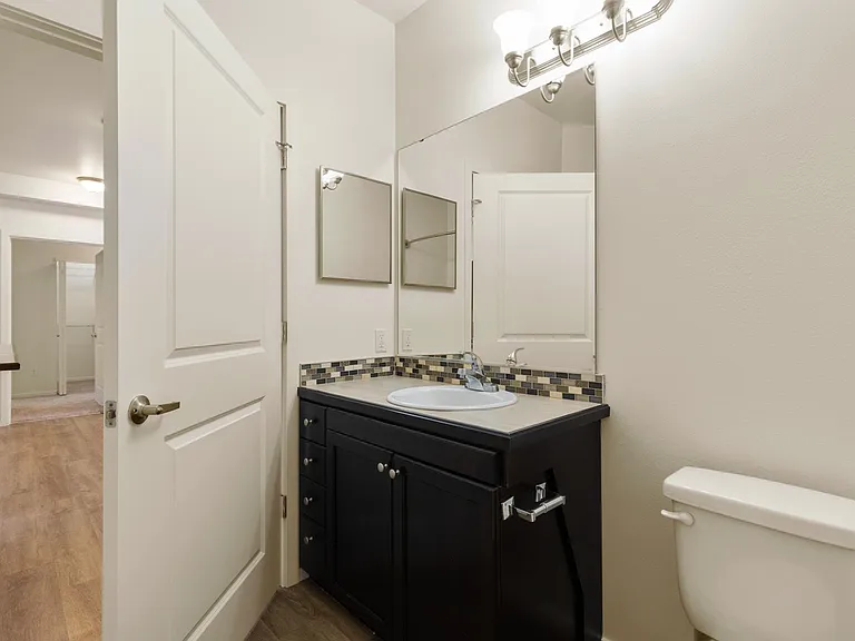 Creekside Apartments — Photo 34