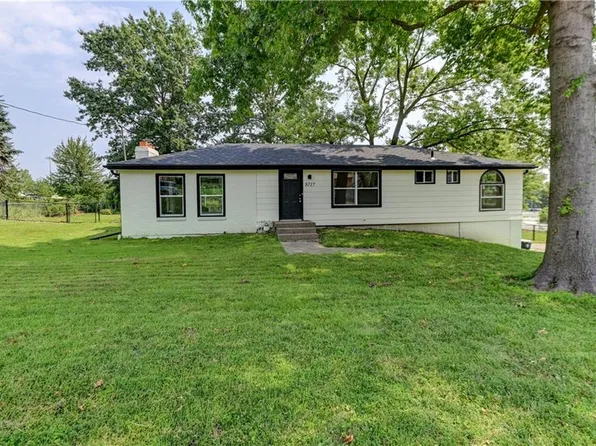 8717 NW Old Stagecoach Rd, Kansas City, MO 64154