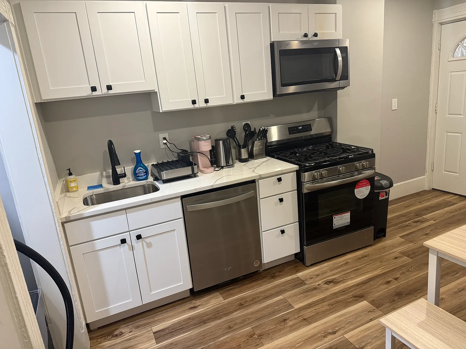 2 bed, 750 sqft, $2,600 — Photo 2