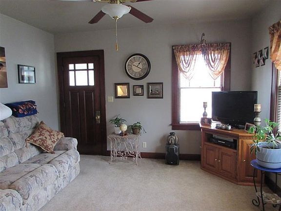 5th image of 807 11th St NE