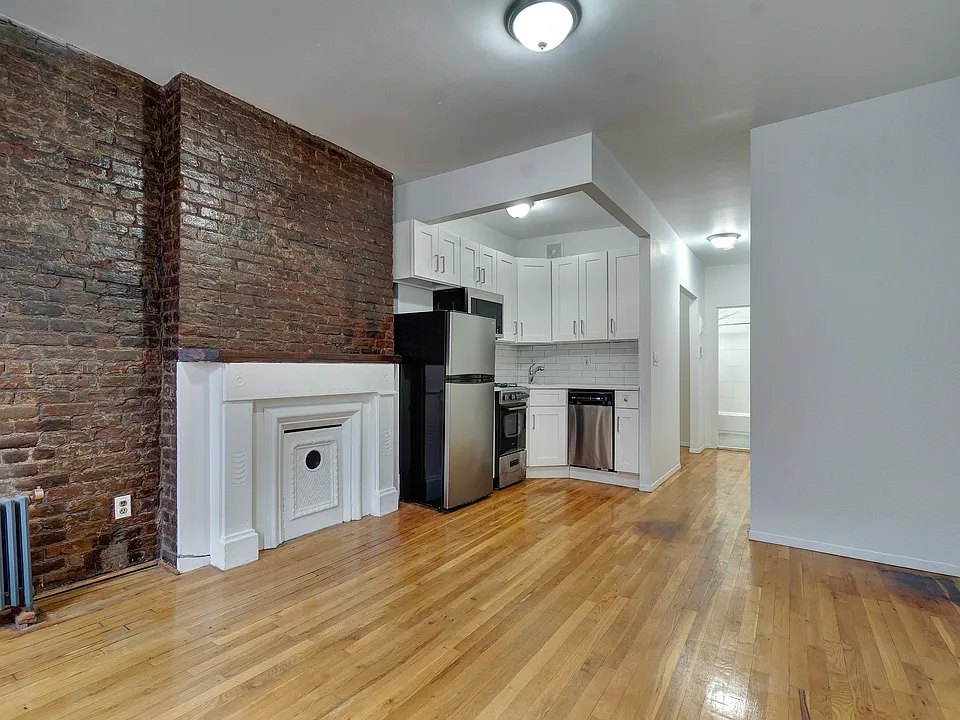 350 W 47th St #3C