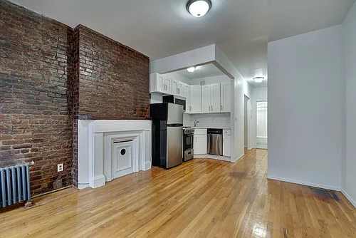 350 W 47th St #3C Photo 1