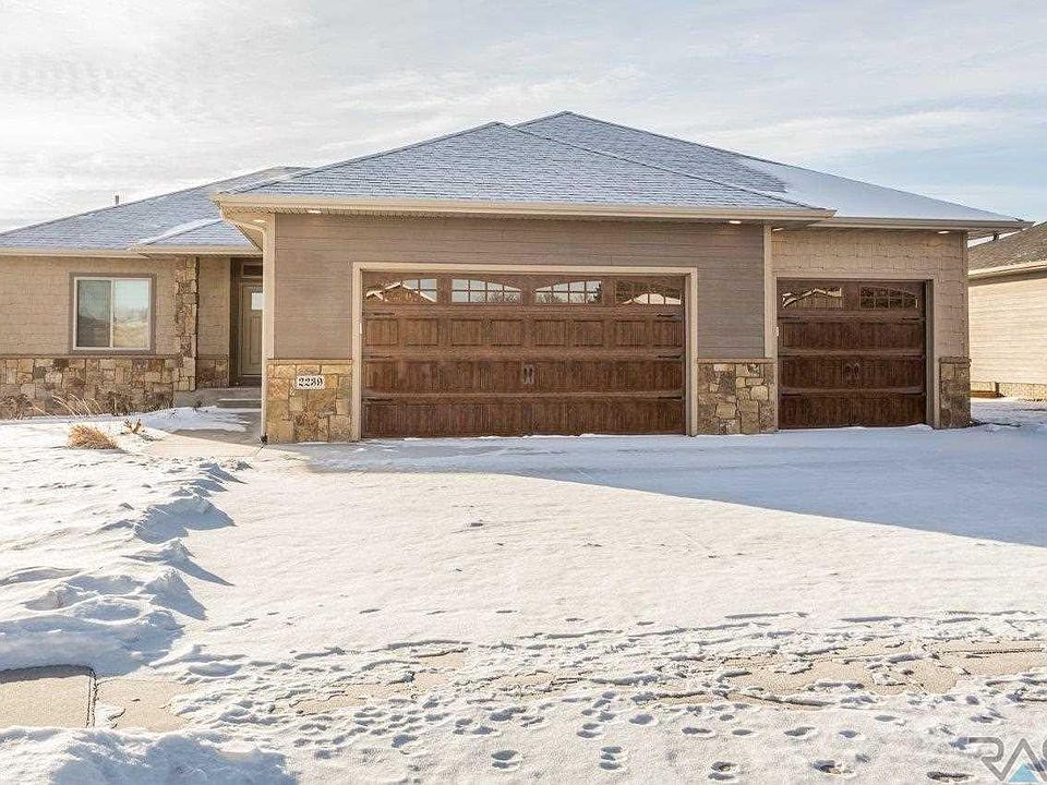 1st image of 2239 E Stone Pointe Cir