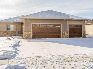 2239 E Stone Pointe Cir, Sioux Falls, SD 57108