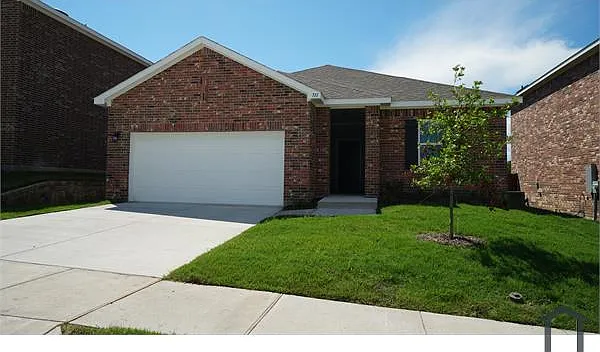 711 Camden Dr — Photo 1