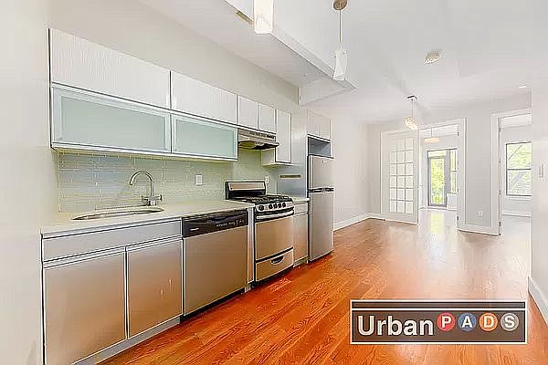 1st image of 190 Jefferson St APT 1B