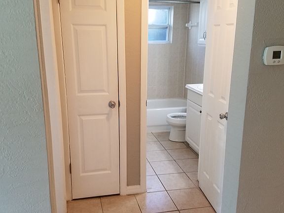 4th image of 225 5th Ave NE APT 1