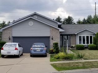 550 Pheasant Run Dr, Hobart, IN 46342
