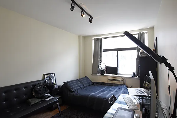 Rented by REAL New York | media 21