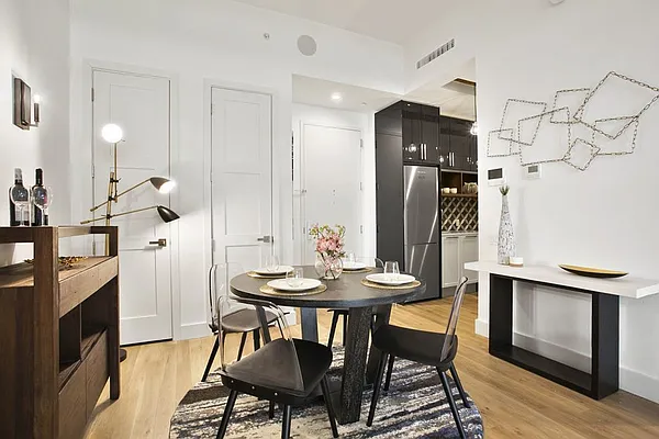 Rented by EXR | media 27