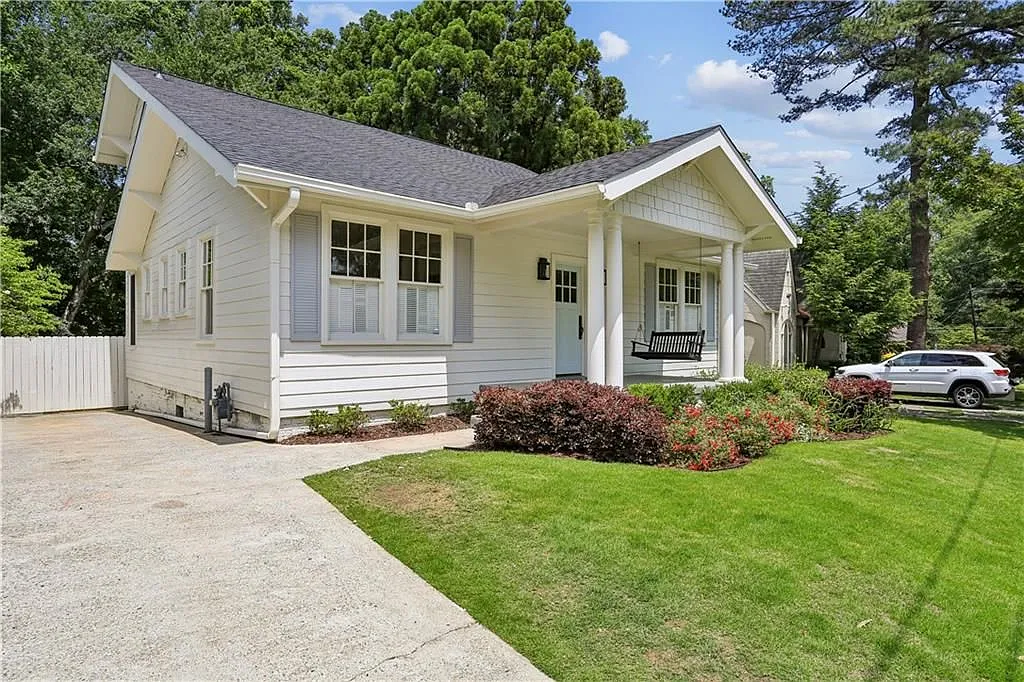 3 bed, 3.0 bath, 3224 sqft, $6,000 — Photo 2