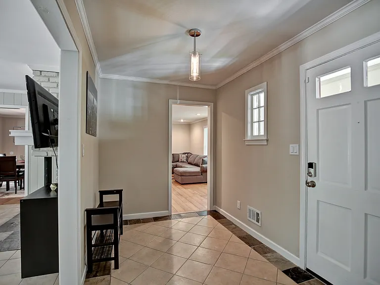 2885 Duke Of Gloucester St — Photo 5