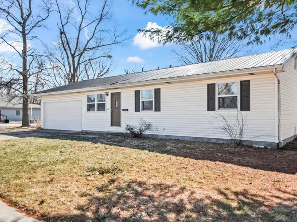 114 E Spruce St, Chatham, IL 62629