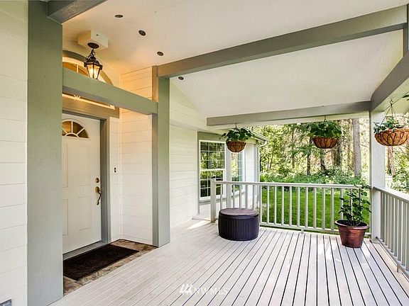 Covered Patio where you can sit and sip tea