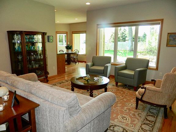 4th image of 1945 Woodland Ct