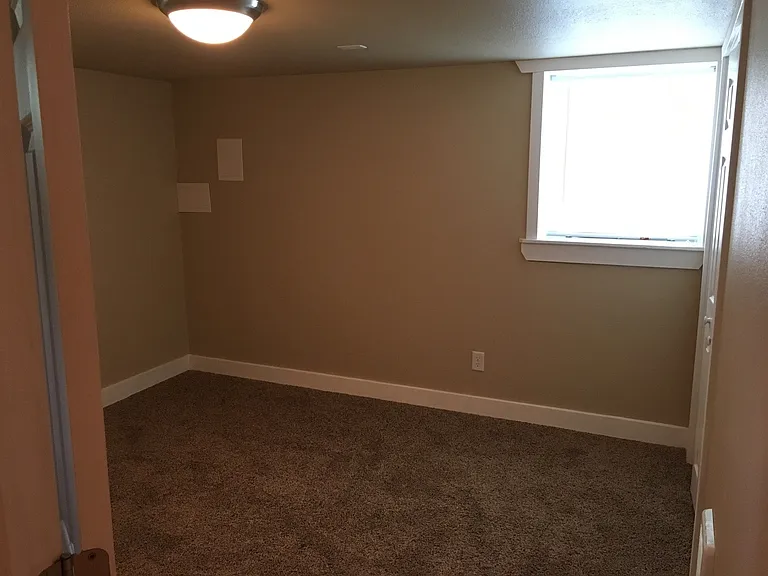 9540 N Seneca St #B — Photo 10
