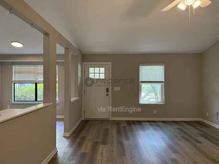 1047 Oakcrest Dr — Photo 13