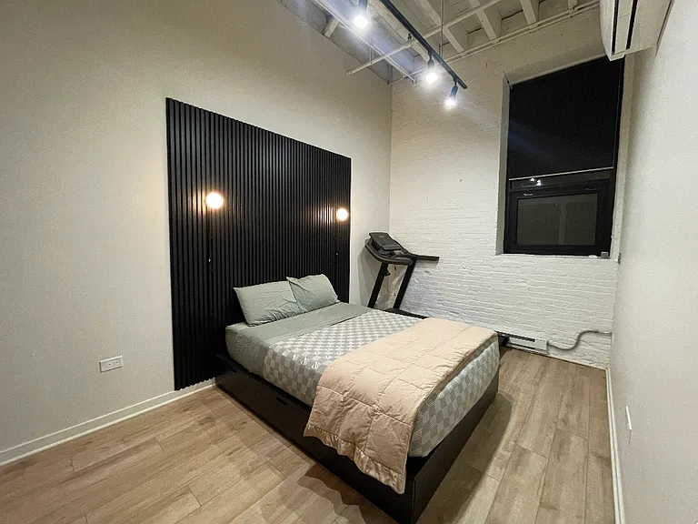 1147 W Ohio St — Photo 29