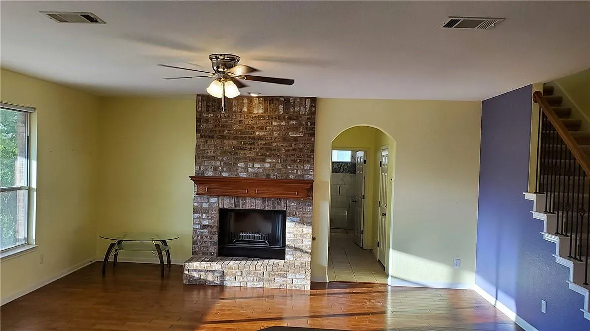5 bed, 3.0 bath, 3062 sqft, $3,300 — Photo 4