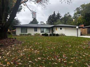 844 Parkwood Ln, Omaha, NE 68132