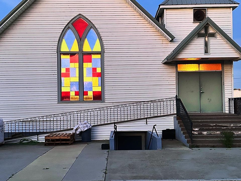 1st image of 308 4th St