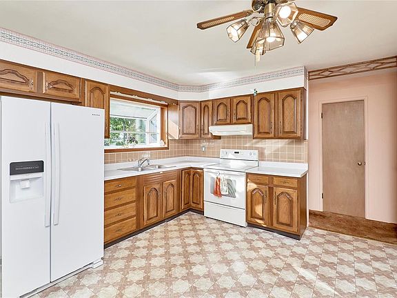 4th image of 1240 Swan Dr