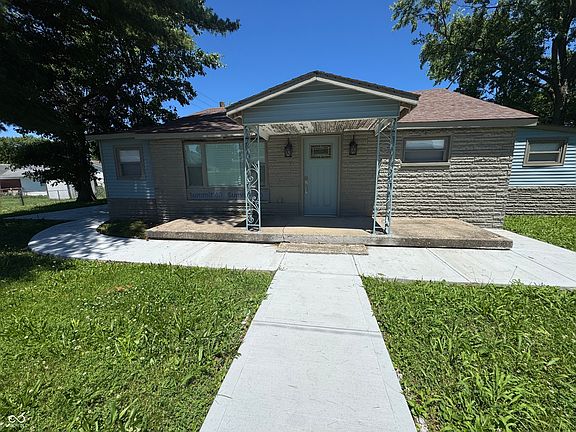 3rd image of 2702 Caroline Ave