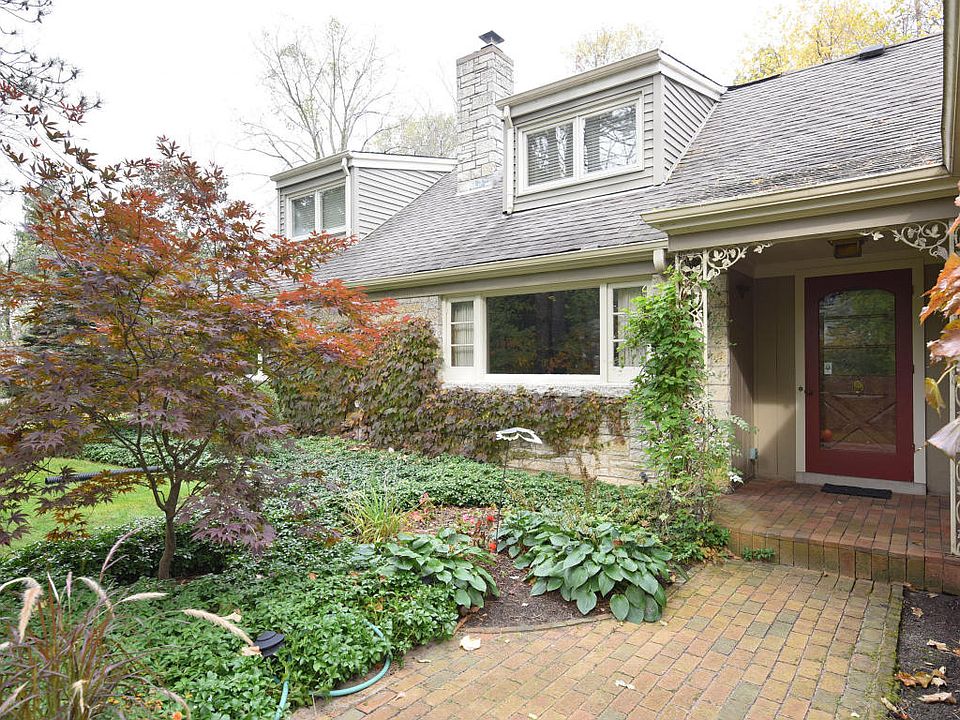 2nd image of 1004 E Donges Ln