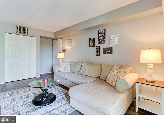 3rd image of 821 Governor House Cir #81